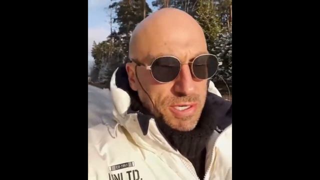 Поздравление с 8 марта, голосами звёзд. Безруков,Нагиев, Ревва, Харламов смотреть онлайн