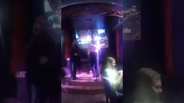 Караоке 100 друзей - Исполнение любимых песен под аккомпанимент саксофона смотреть онлайн