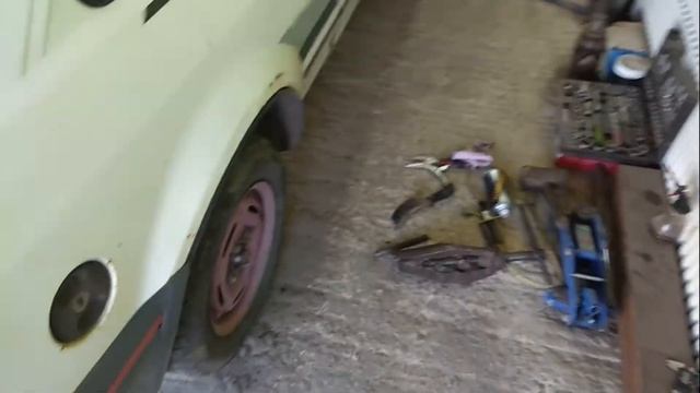 как свести задние колодки на ford escort mk4, что бы снять барабан. смотреть онлайн