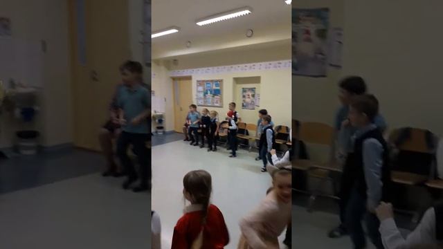 Танец- Украшаем ёлку. смотреть онлайн