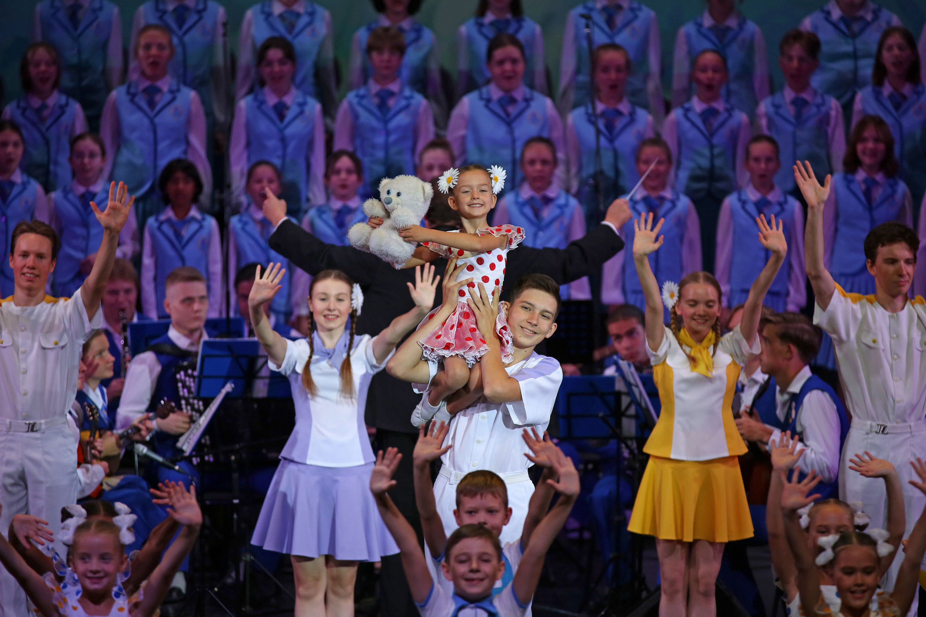 "Детство - это мы", ансамбль Локтева. "Childhood is us", Loktev Ensemble. смотреть онлайн