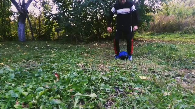 3 СПОСОБА ПОДНЯТЬ МЯЧ С ЗЕМЛИ!!! смотреть онлайн