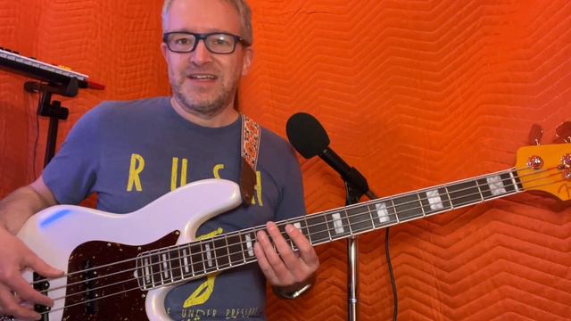Fender American Ultra Jazz Bass unboxing, demo & first impressions - room34 смотреть онлайн