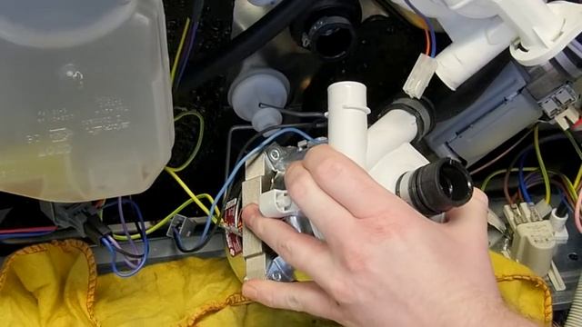 How to Replace a Dishwasher Wash Motor on a Hotpoint Dishwasher смотреть онлайн