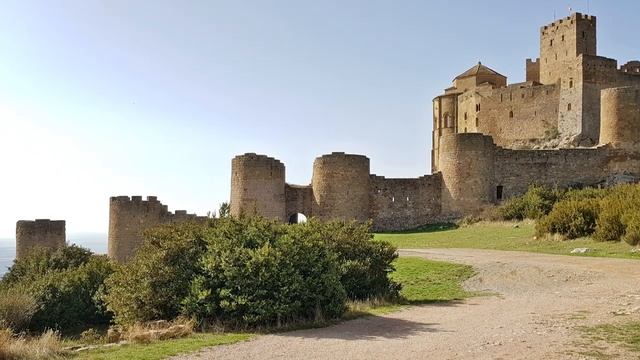 Castillo de LOARRE y Monasterio de SAN JUAN DE LA PEÑA (Huesca / Aragón) смотреть онлайн