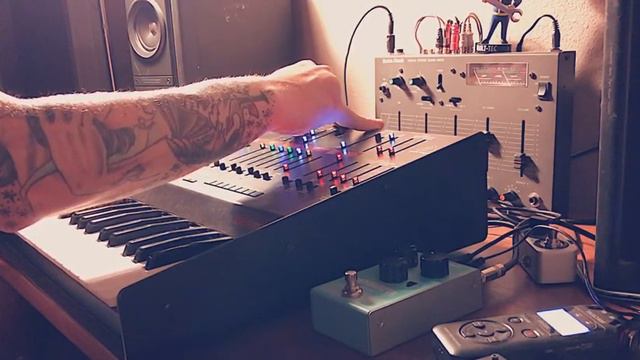 One Synth + One Pedal // Behringer Odyssey + Skysurfer Reverb Pedal смотреть онлайн