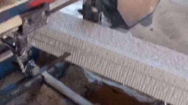 Распиловка липы на доски ленточной пилорамой смотреть онлайн