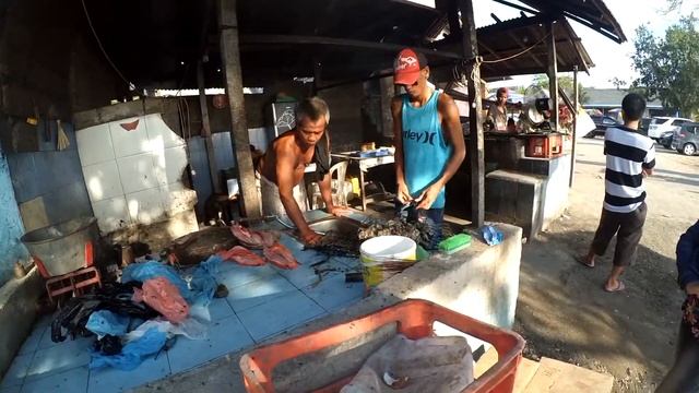 Бали. Как готовят морепродукты на Фишмаркете в Джимбаране. Часть 32 смотреть онлайн