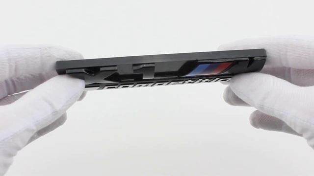 Эмблема на решетку X1M черная смотреть онлайн