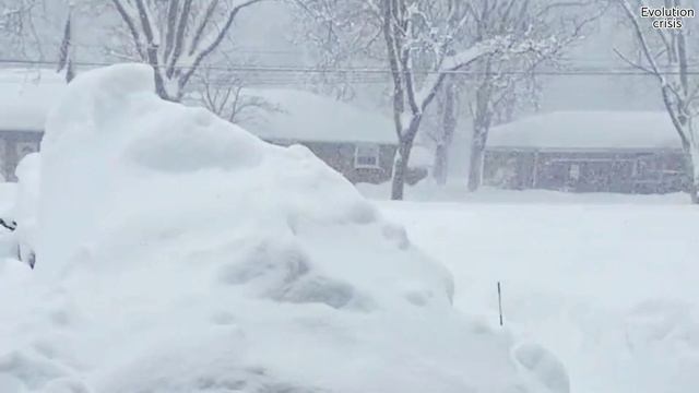 New York streets and houses covered by snow! Heavy snow storm strikes Buffalo смотреть онлайн