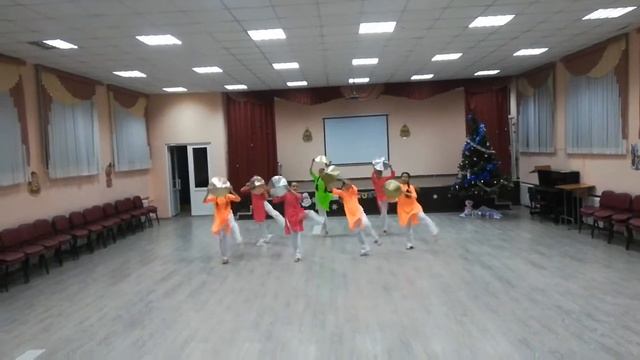 Вьетнамский танец "Танец со шляпой" смотреть онлайн