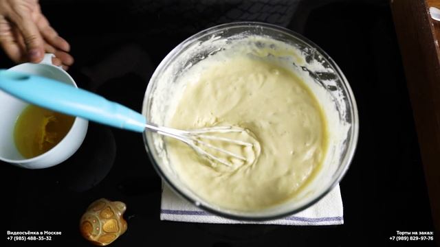 Апельсиновые кексы с кремом и шоколадом (Orange cupcakes with cream and chocolate) смотреть онлайн