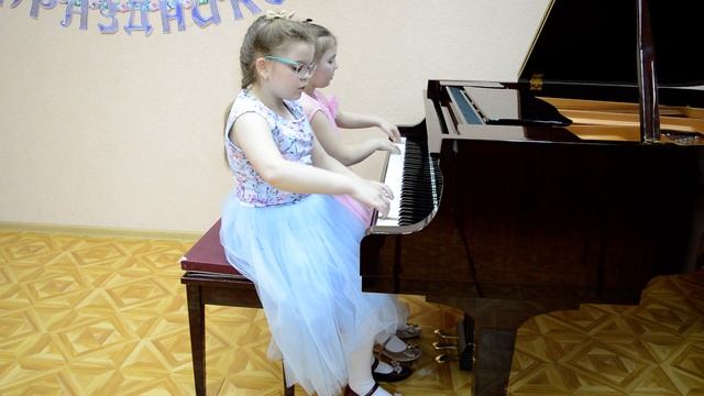Ивленко Вика (10 лет) и Дарья (9 лет), ДМШ №6, г. Мурманск смотреть онлайн
