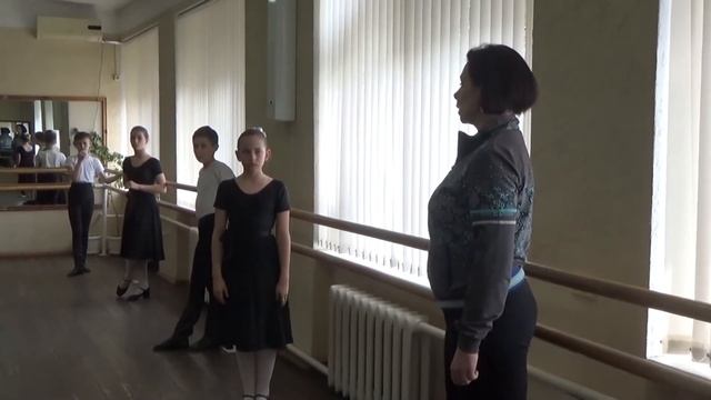 Открытый урок по предмету "Народно- сценический танец". Преподаватель Ревина С. П. смотреть онлайн