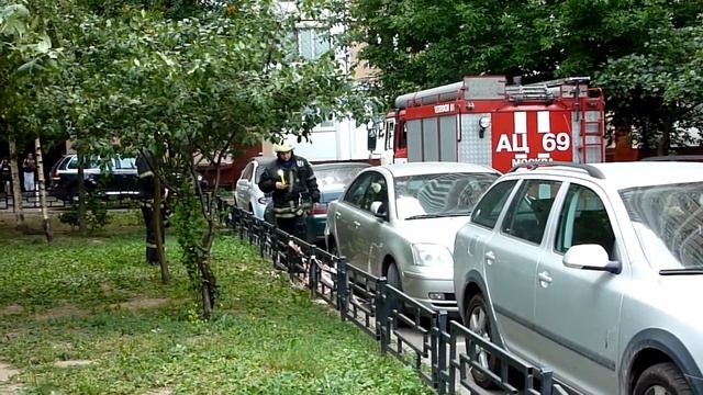 Провал грунта на улице Академика Королева 2/2 смотреть онлайн