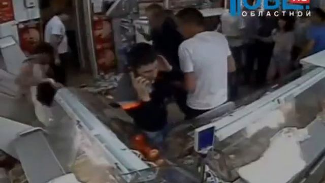 В Миассе побоище в ночном магазине сняли видеокамеры смотреть онлайн
