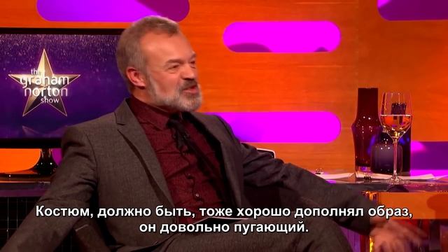 The Graham Norton Show - Рэйф Файнс о костюме Волан-де-Морта [Русские Субтитры] смотреть онлайн