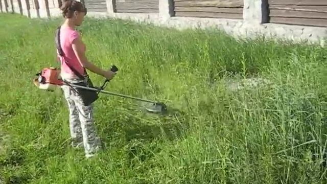 как правильно косить густую траву смотреть онлайн