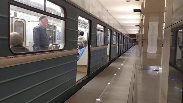 Электропоезд 81-717.5М/714.5М "Номерной" станция Селигерская (Московский метрополитен) 16.05.2023 смотреть онлайн