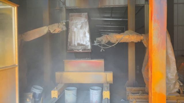 Three painting robots complete the process of painting the workpiece. смотреть онлайн