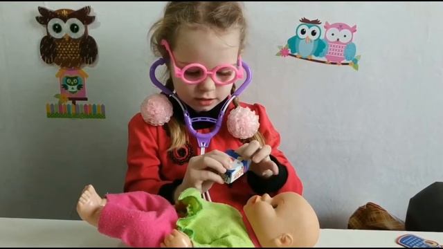 #куклы#игры#Игра в Доктора с Куклами. Настенька лечит Пупса.