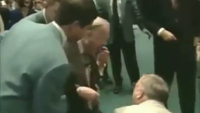 Кеннет Хейгин и его беснующаяся секта смотреть онлайн