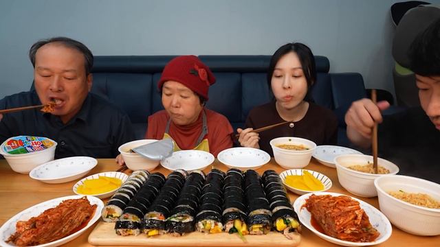 [참치김밥] 속재료 하나하나 전부 직접 만들어 먹는 참치 김밥!! (Tuna Gimbap) 요리&먹방!! - Mukbang eating show смотреть онлайн