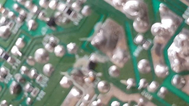 Нашёл на плате блока питание место где сгорело от перенапряжения электричества смотреть онлайн