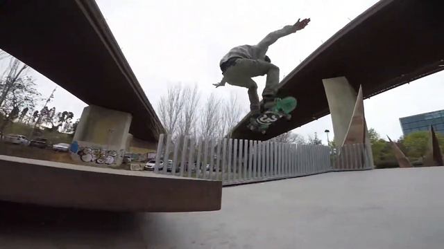 Les Corts skatepark смотреть онлайн
