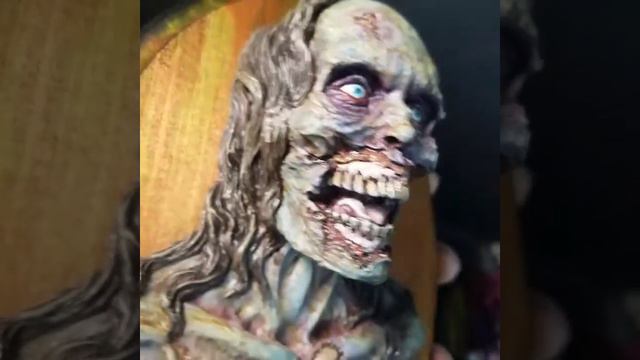 Hannah the Bicycle Girl zombie from the Walking Dead смотреть онлайн