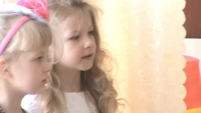 ГРУППА СОЛНЫШКО 8 МАРТА УТРЕННИК ПАРАД ШЛЯПОК ПЕСНЯ МАМА ВРУЧЕНИЕ БЛАГОДАРНОСТИ ЗА УЧАСТИЕ В КОНКУР смотреть онлайн