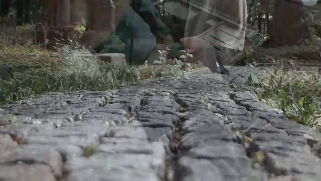 Безутешная мать пришла на могилу сына и заметила это но то что она там увидела навсегда изменило ее смотреть онлайн