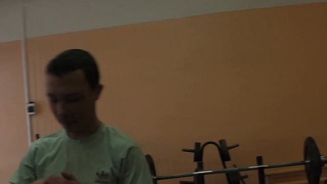 Тренировка в спортзале! смотреть онлайн
