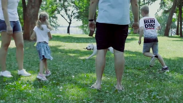 Family story или Семейная прогулка с собакой смотреть онлайн