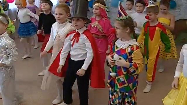 Цирк, Танец "Макарена" смотреть онлайн