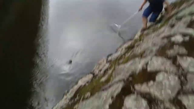 Финлянди(Котка). 32кг.дикий лосось был пойман,реанимирован,отпущен в родную стихию. смотреть онлайн