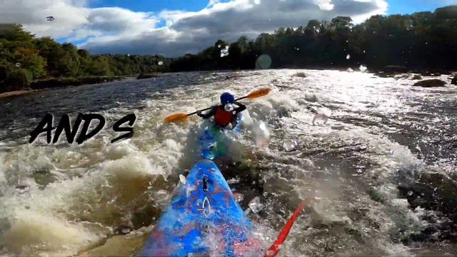 Kayaking the river Tay смотреть онлайн