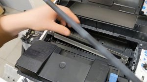 чистка резинового вала коротрона.