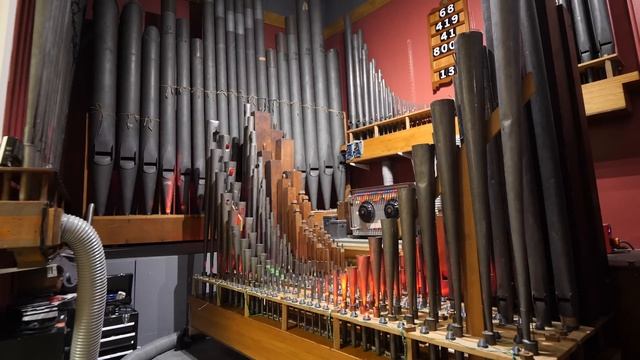 The Dambusters March On Modified Church Organ смотреть онлайн