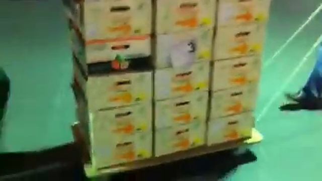 От куда появляются мандарины в нашем офисе смотреть онлайн