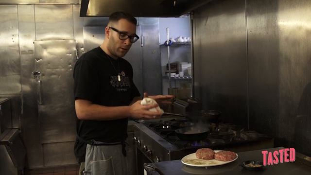 Secrets to a Game-Changing Burger with Ilan Hall смотреть онлайн