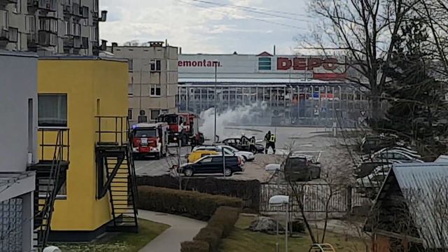 Jēkabpilī, svētdien Bebru ielas mikrorajonā aizdedzies vieglais auto (FOTO, VIDEO) смотреть онлайн
