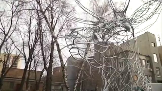 Харків'янин створив оленів Санти з металу смотреть онлайн