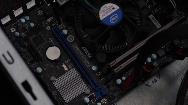 How to Plug In a Sound Card : Audio & Sound смотреть онлайн