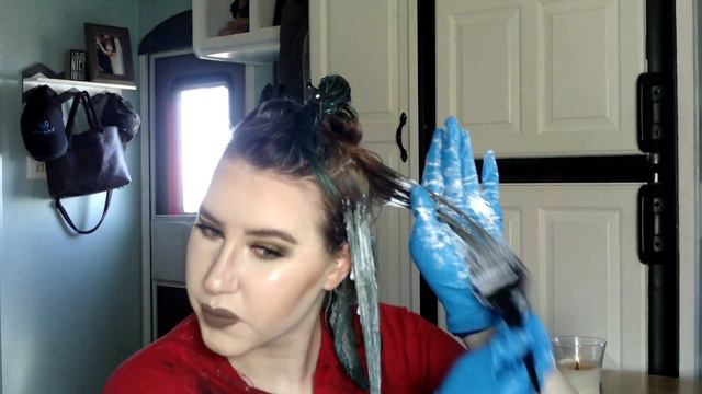 Bleach Bath on Blue Green Hair | From Arctic Fox Blue Jean Baby to Blonde смотреть онлайн