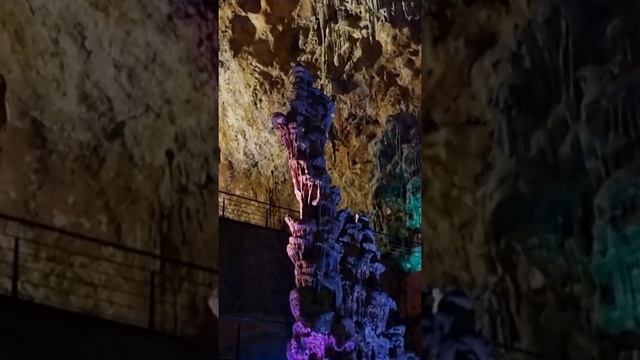 #Shorts Что посмотреть в Испании. Испанские пещеры Coves Canelobres на побережье Коста Бланка. смотреть онлайн