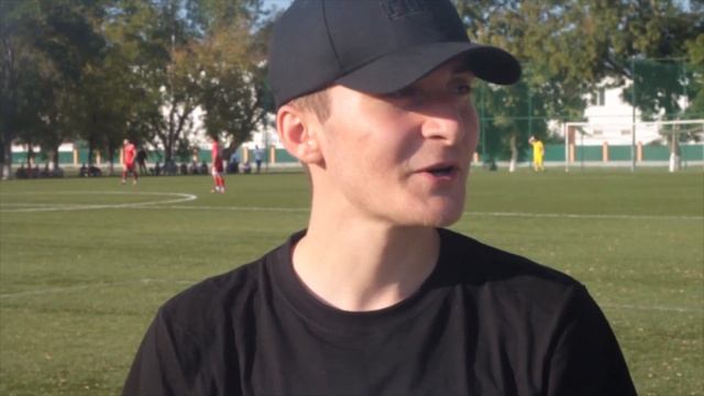 ФУТБОЛЬНАЯ КОМАНДА: ЗНАКОМСТВО С КОМАНДОЙ, МАТЧ ПРОТИВ ЛИДЕРА смотреть онлайн