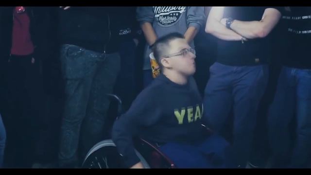 Первый инвалид на баттлах | The first disabled on battles смотреть онлайн