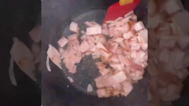 картофельный  суп с беконом и моцареллой