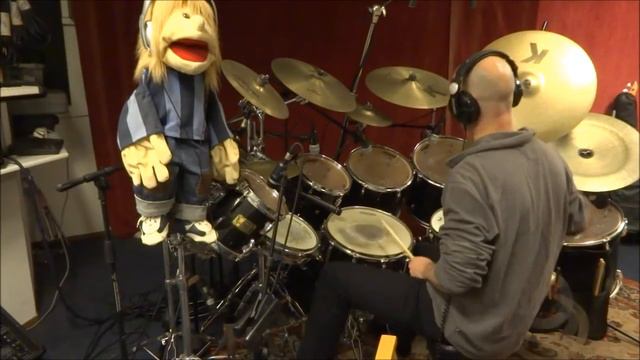 So much, the makings of (expressive playing /left foot cowbell playing) смотреть онлайн